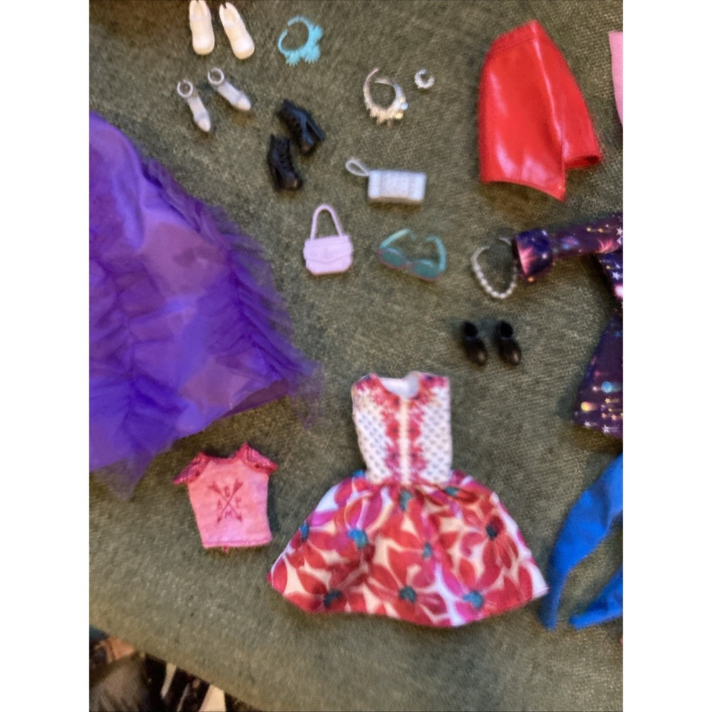 Vintage Barbie Wardrobe Case Lot - 25+ Clothes, Dresses, Ken Items, Shoes & More - Picture 10 of 14